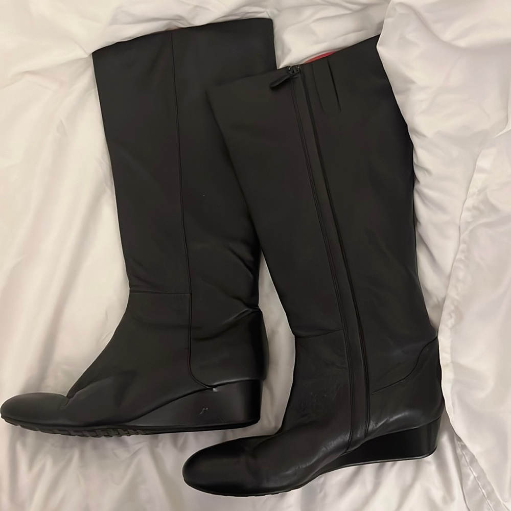 Cole Haan low wedge boot sz 10